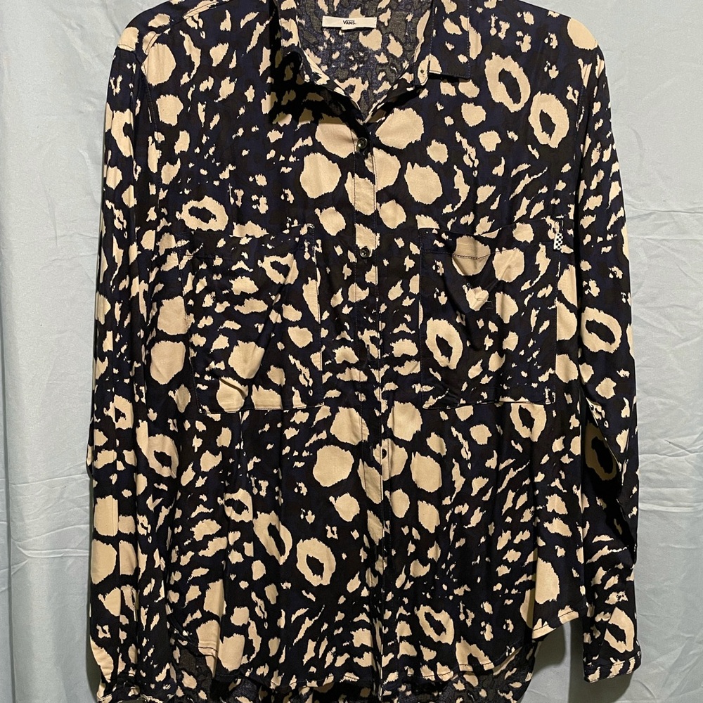 Long sleeve , back open  , buttons in front